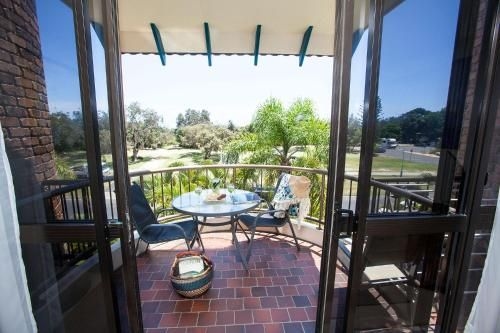 Byron Pacific Apartments4