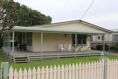 Beach Holiday Cottage1