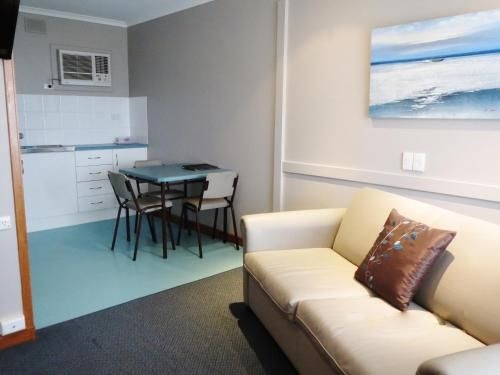 Stansbury Holiday Motel1