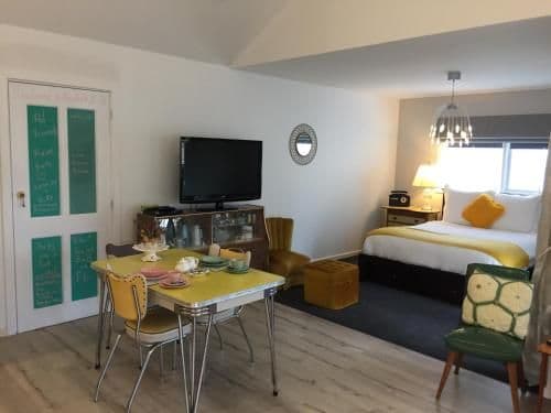 Deluxe Double Room - Romantic Retro