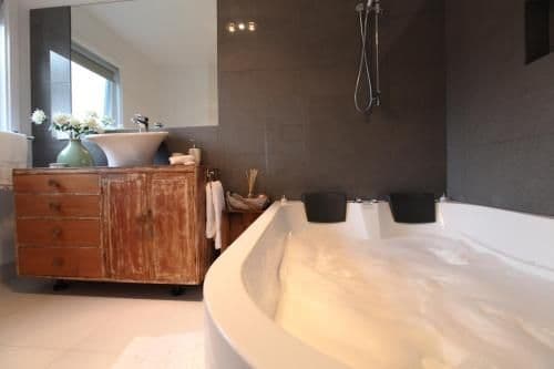 Cottage with Spa Bath - Coastal Spa