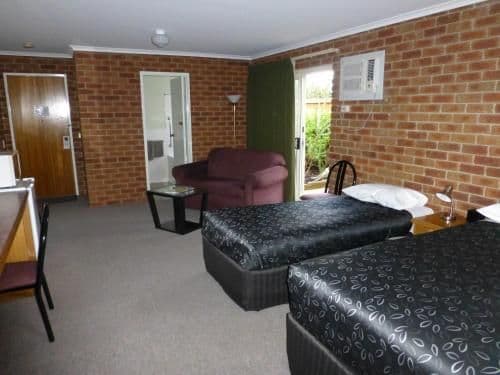 Twin Room with Spa Bath and Courtyard