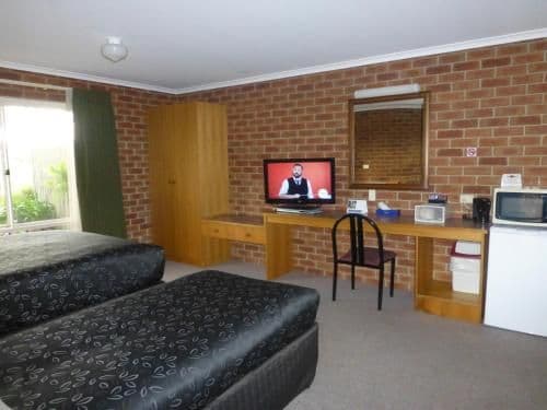 Twin Room with Spa Bath and Courtyard