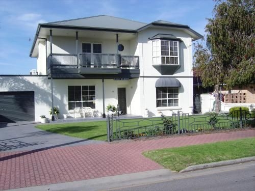 Glenelg Sea-Breeze3