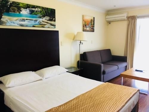 Centenary Motor Inn0