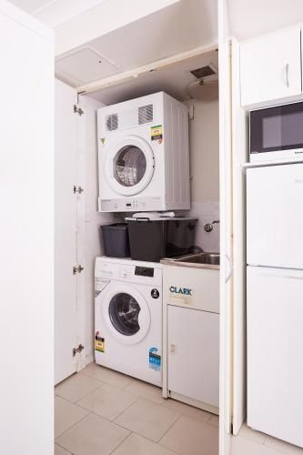 Stylish Manly Studio With BBQ Terrace and Parking4