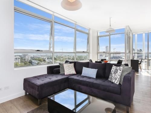 As the Sun Sets - Modern and Spacious 2BR Zetland Apartment Facing the Setting Sun0