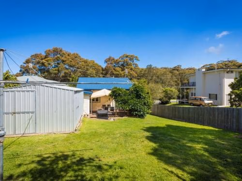 Pet Friendly Beach Cottage @ Ballingalla1