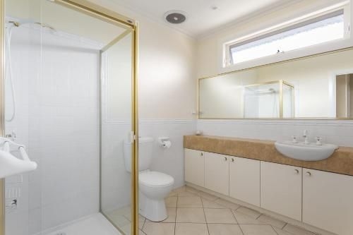 Ocean Breeze Retreat - with spa and space3