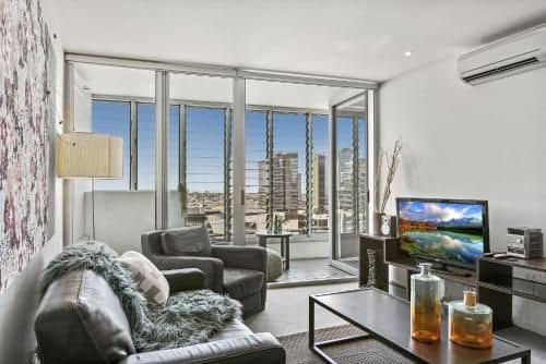 Modern Two Bedroom Apartment in Melbourne CBD Modern Two Bedroom Apartment in Melbourne CBD