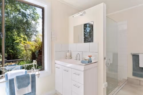 Deluxe Queen Suite