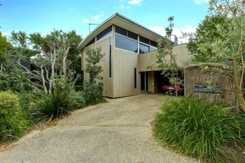 STYLISH HOLIDAY HOME OPPOSITE SURF0