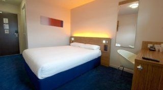 Travelodge Cardiff Queen Street2