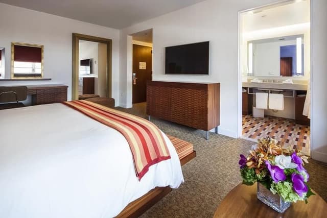 DOUBLE KING SIZE BED