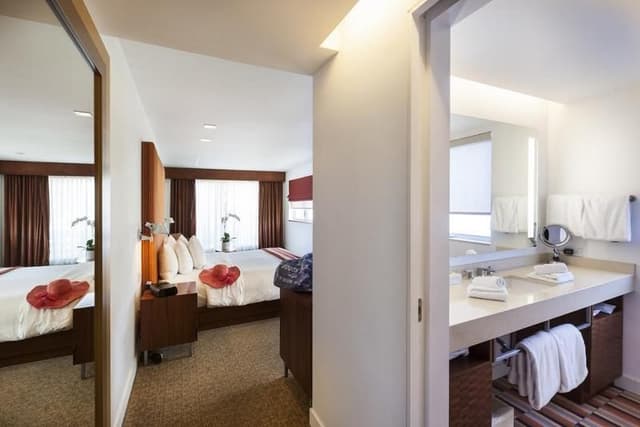 DOUBLE KING SIZE BED