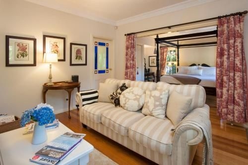 Merrow Cottages - Gatehouse2