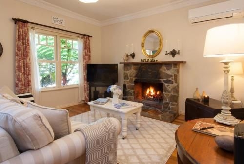 Merrow Cottages - Gatehouse3