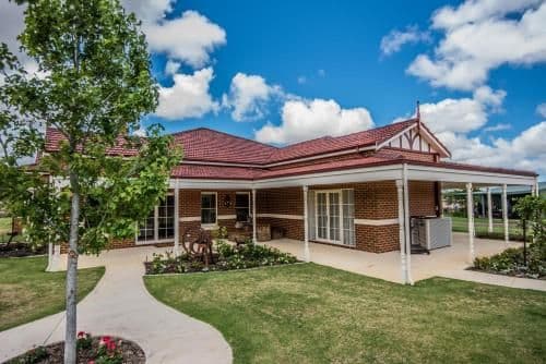 Deluxe Queen Room with Garden View