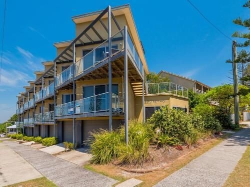 Seaspray 2 /21 Clarence Street3