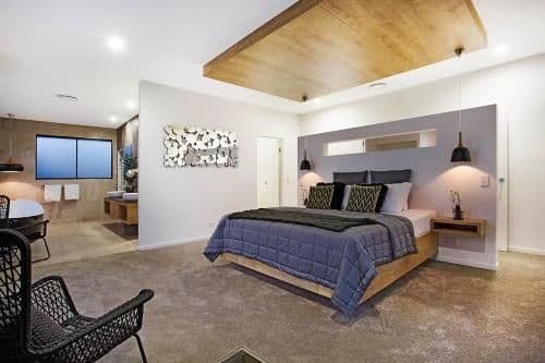 Eight-Bedroom Holiday Home