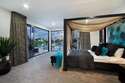 Eight-Bedroom Holiday Home