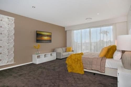 Eight-Bedroom Holiday Home