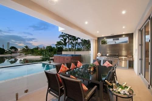 Seven-Bedroom Holiday Home