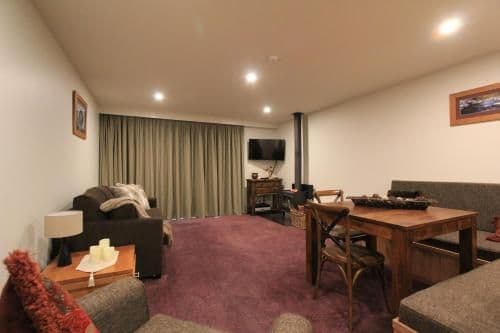 Apartment with Mountain View