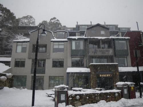 Apartment with Mountain View
