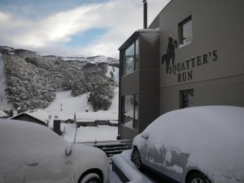 Apartment with Mountain View