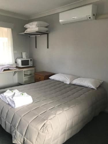 Economy Triple Room