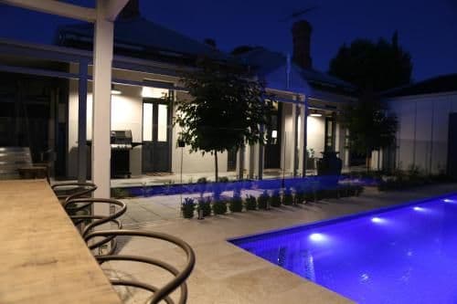 Apartment with Pool View