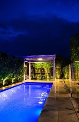 Apartment with Pool View