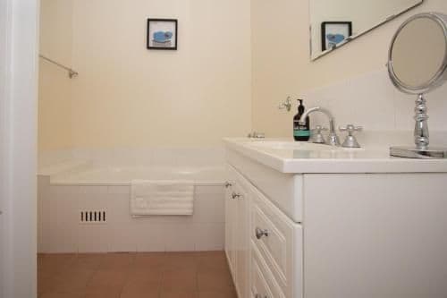 Four-Bedroom House - Harrowfield Homestead