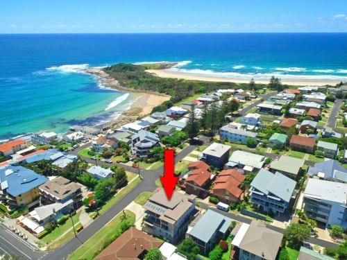 Bimbadeen Penthouse - across the road from Main Beach!3