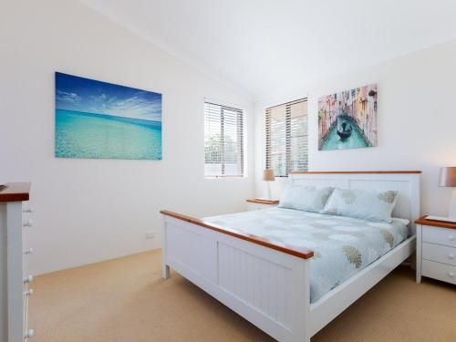 6 'Bahia', 47 Ronald Avenue - fantastic location with filtered water views4