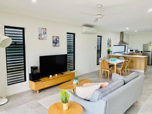 AIRLIE BEACH Delight. Hop, skip jump to everything AIRLIE BEACH Delight. Hop, skip jump to everything
