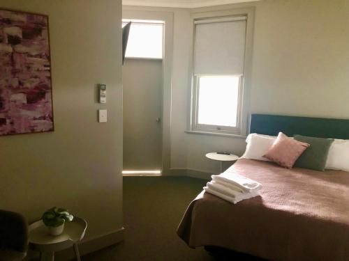 The Royal Hotel, Drouin3