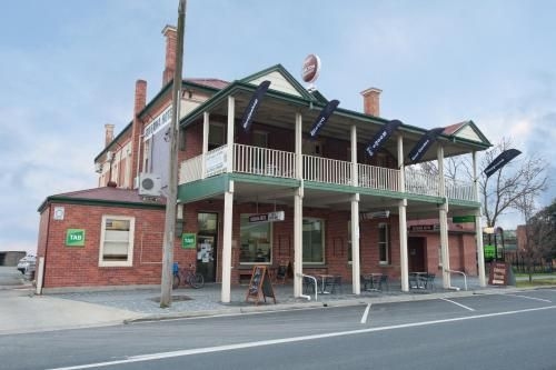 Riverina hotel0