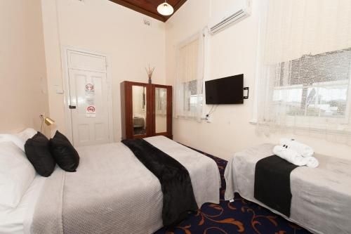 Riverina hotel1