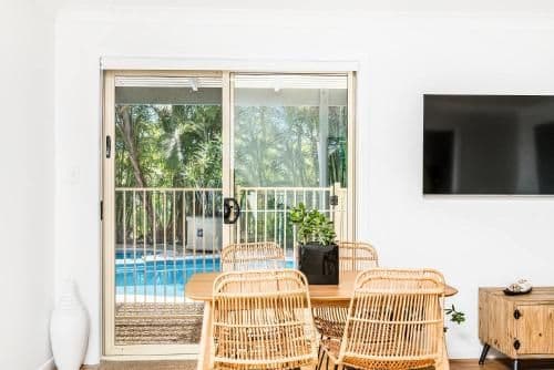 Apartment with Pool View