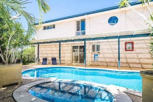 Apartment with Pool View
