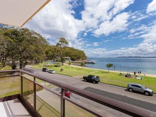 4 'Collendina', 19 Kurrawa Close - fantastic water views and sea breezes0
