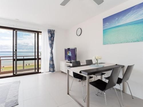 4 'Collendina', 19 Kurrawa Close - fantastic water views and sea breezes4
