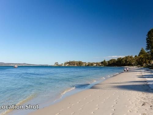4 'Harbourside' 3-7 Soldiers Point Road - ground floor on the waterfront2