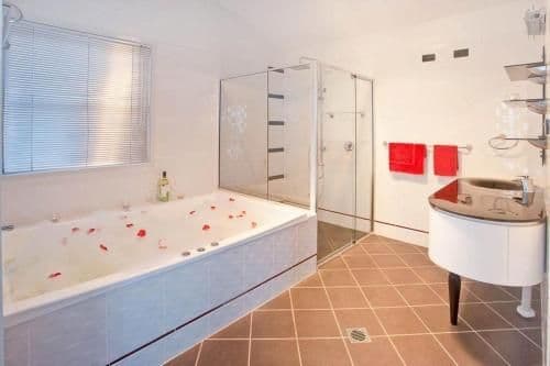 Honeymoon Suite