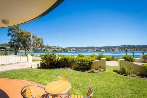 Three-Bedroom Apartment with Lake View