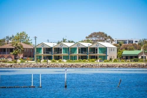 Three-Bedroom Apartment with Lake View