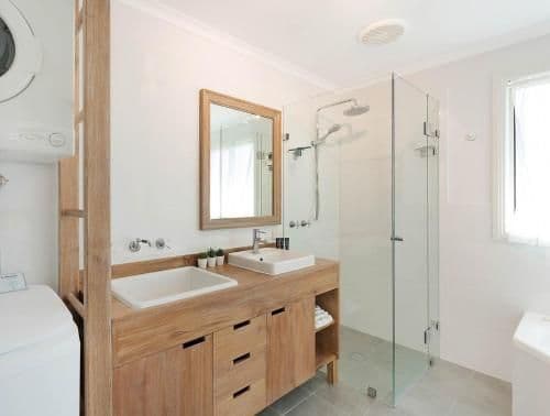 Three-Bedroom Apartment with Lake View