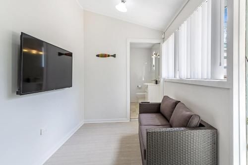 Sunset Beach House - Soldiers Point Sleeps 94